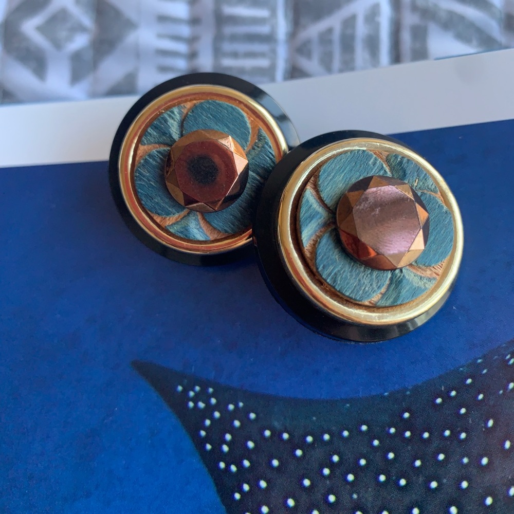 Vintage wood enamel clip on earrings